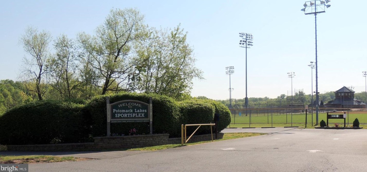 20543 Chapin Ct, Dulles VA  20165-3536 exterior