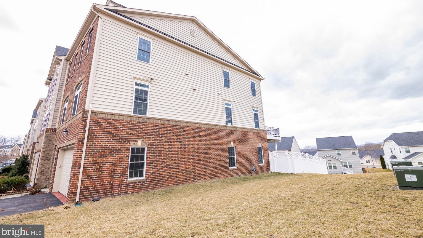 26045 Huntwick Glen Square, Stone Ridge, VA 20105