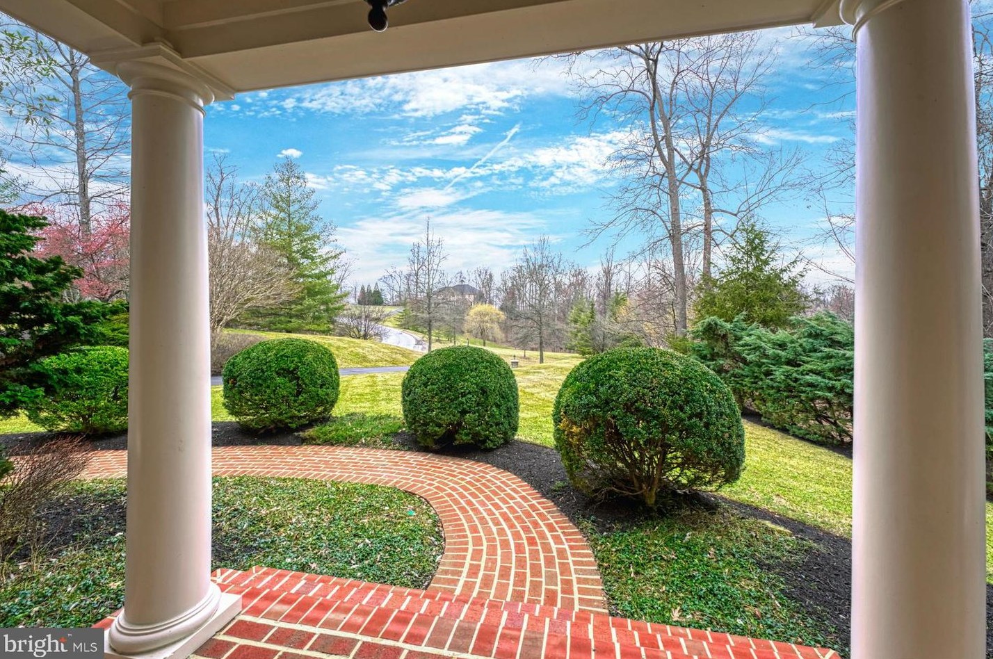 16926 Bold Venture Dr, Leesburg, VA 20176-7163