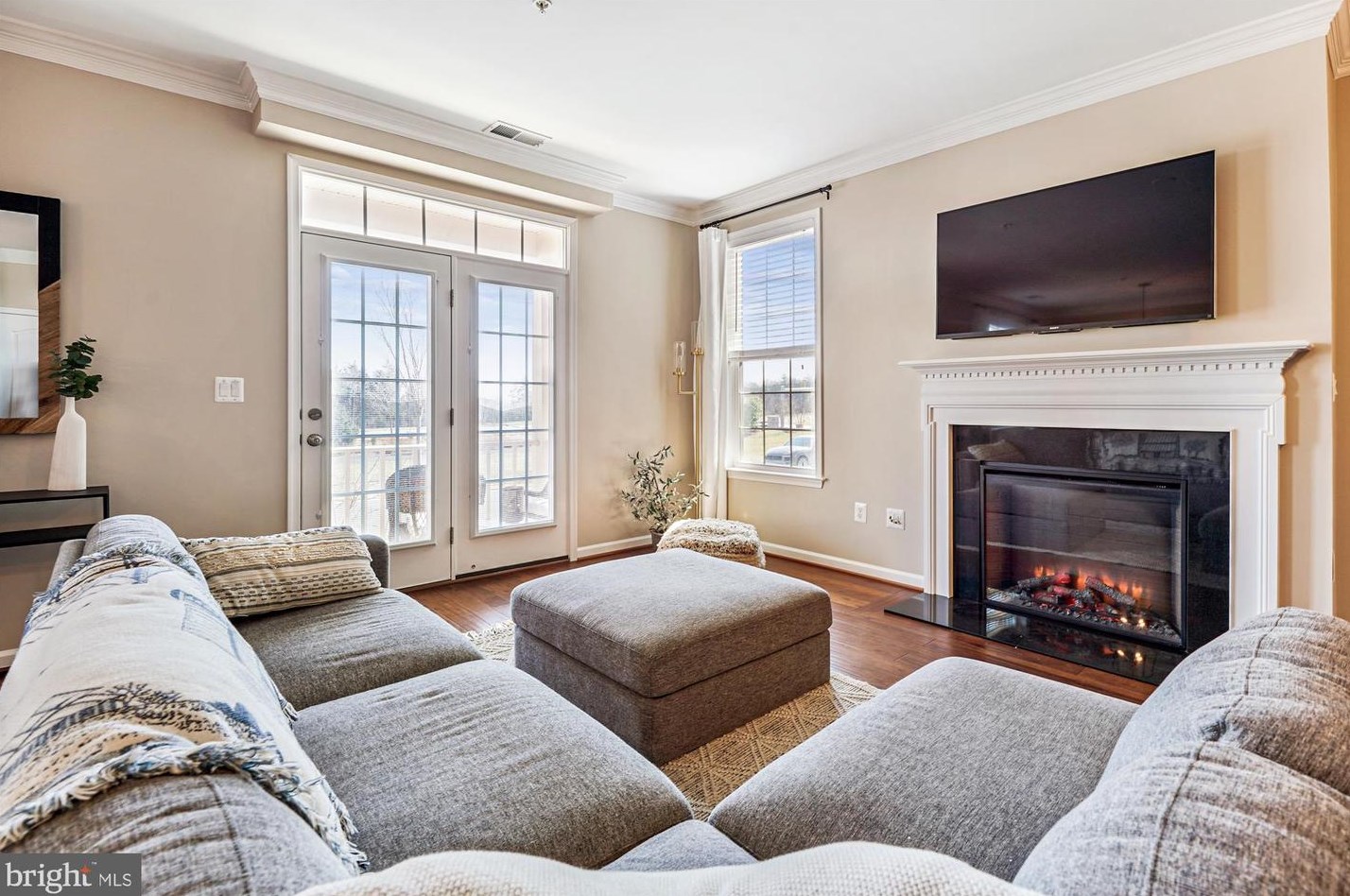 21176 Belmont View Ter, Ashburn VA  20148-4470 exterior