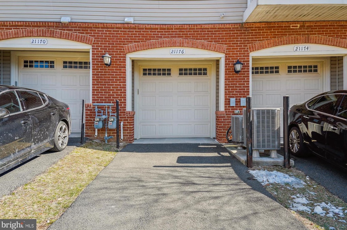 21176 Belmont View Ter, Ashburn VA  20148-4470 exterior