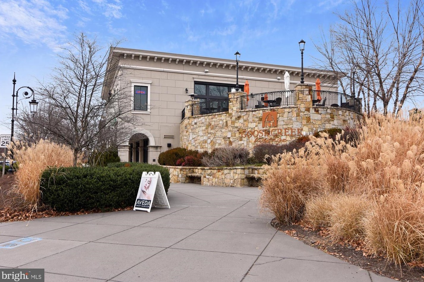 21176 Belmont View Ter, Ashburn VA  20148-4470 exterior