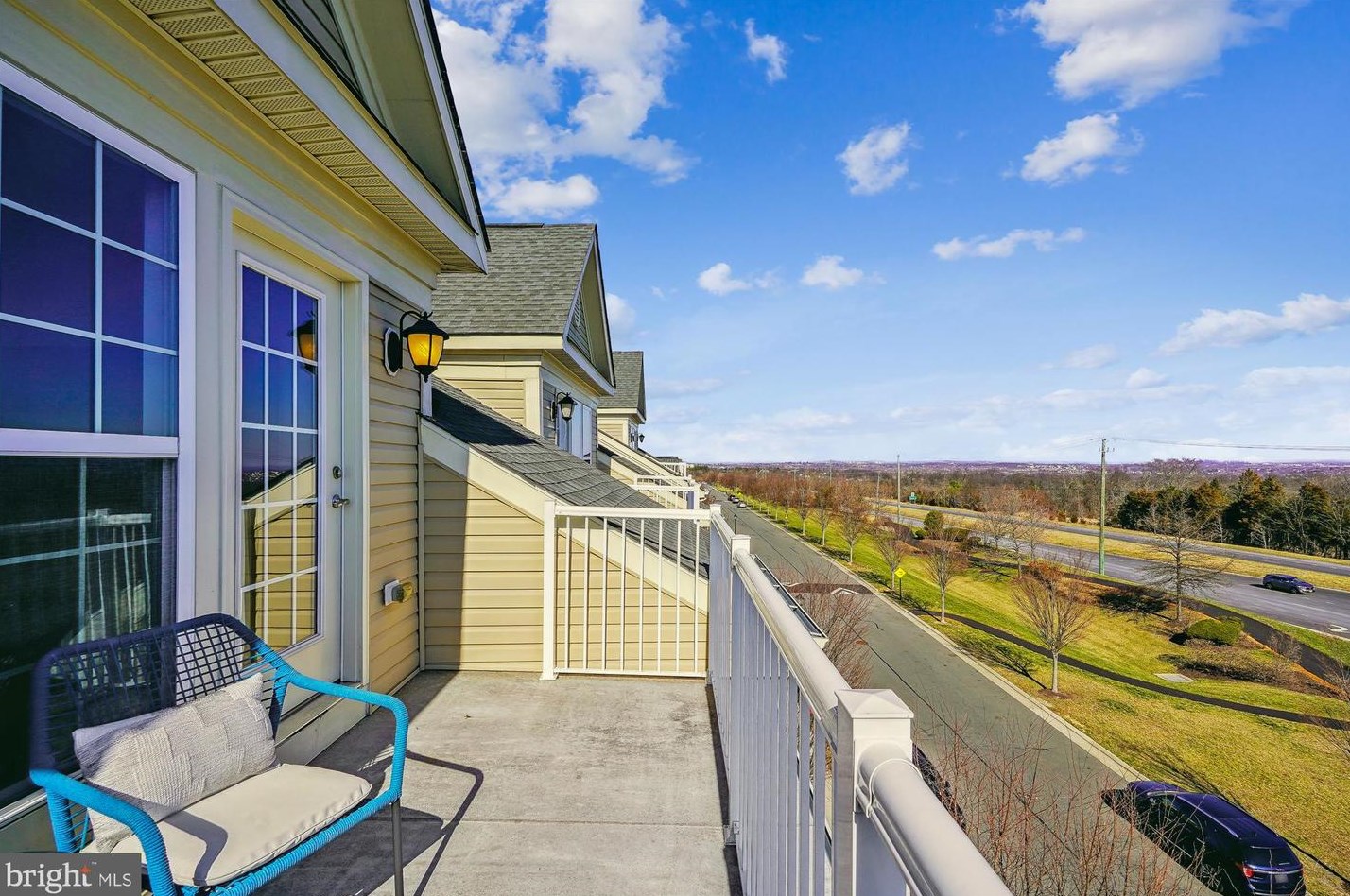 21176 Belmont View Ter, Ashburn VA  20148-4470 exterior