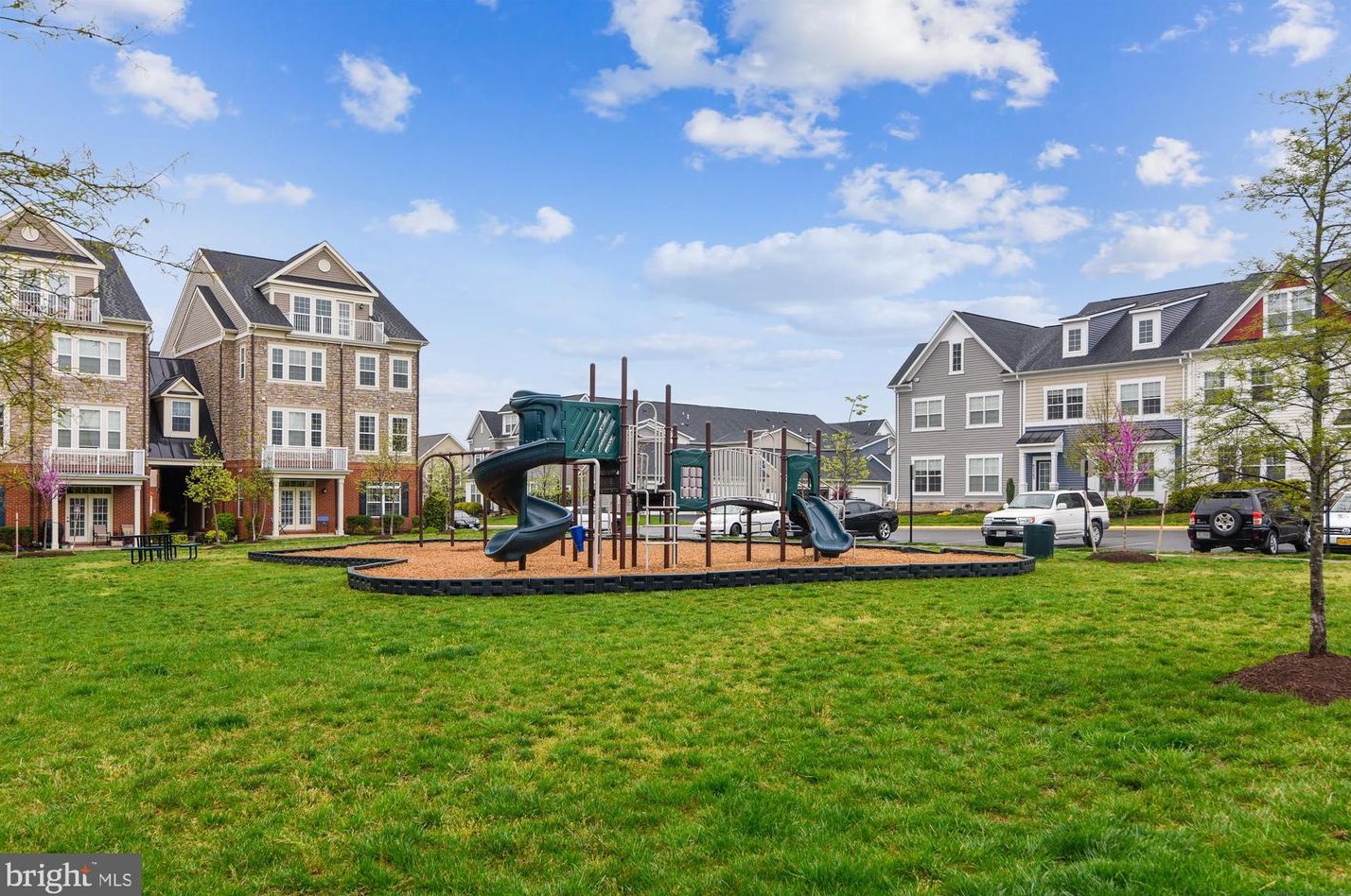 21176 Belmont View Ter, Ashburn VA  20148-4470 exterior