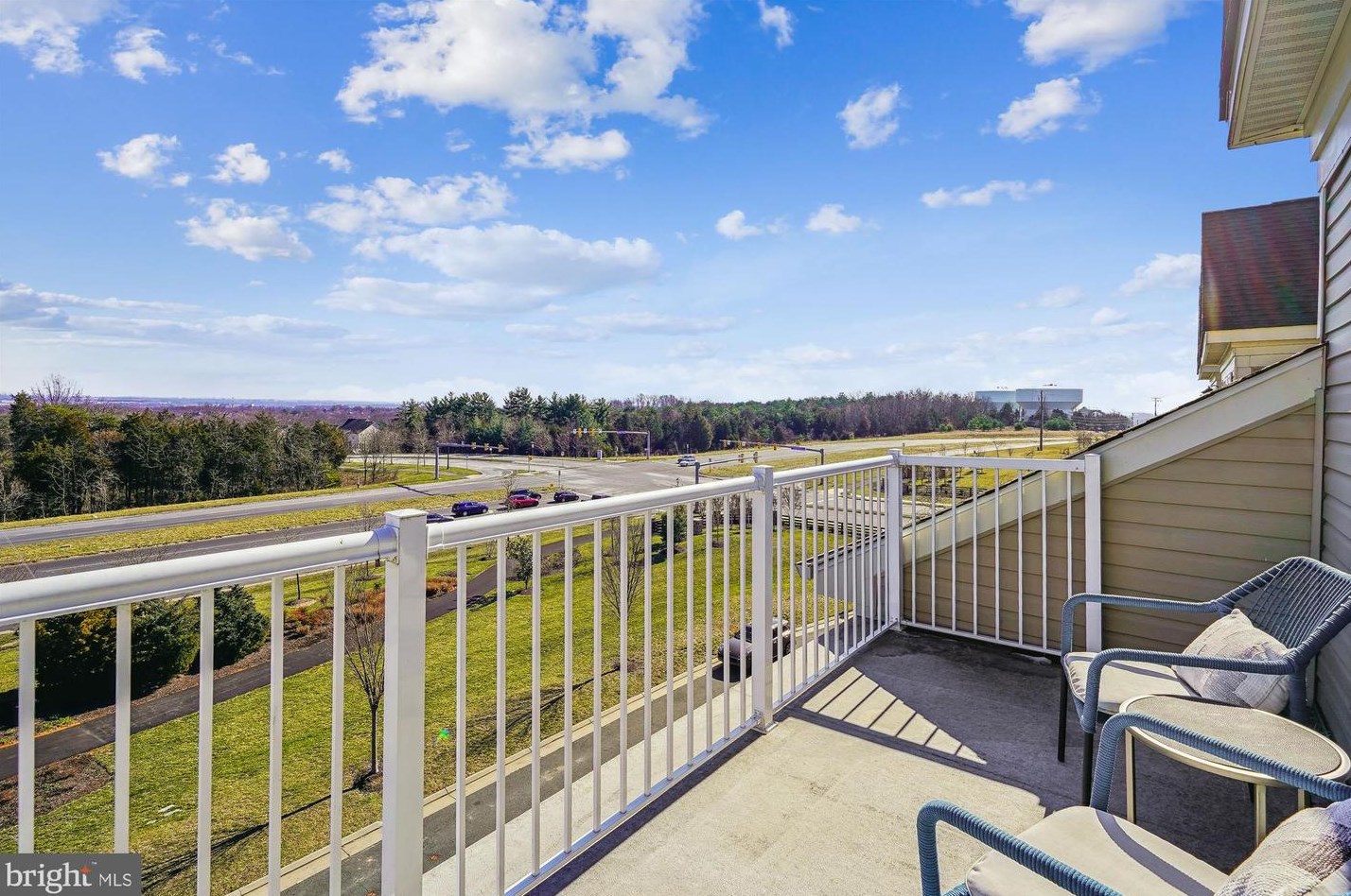 21176 Belmont View Ter, Ashburn VA  20148-4470 exterior