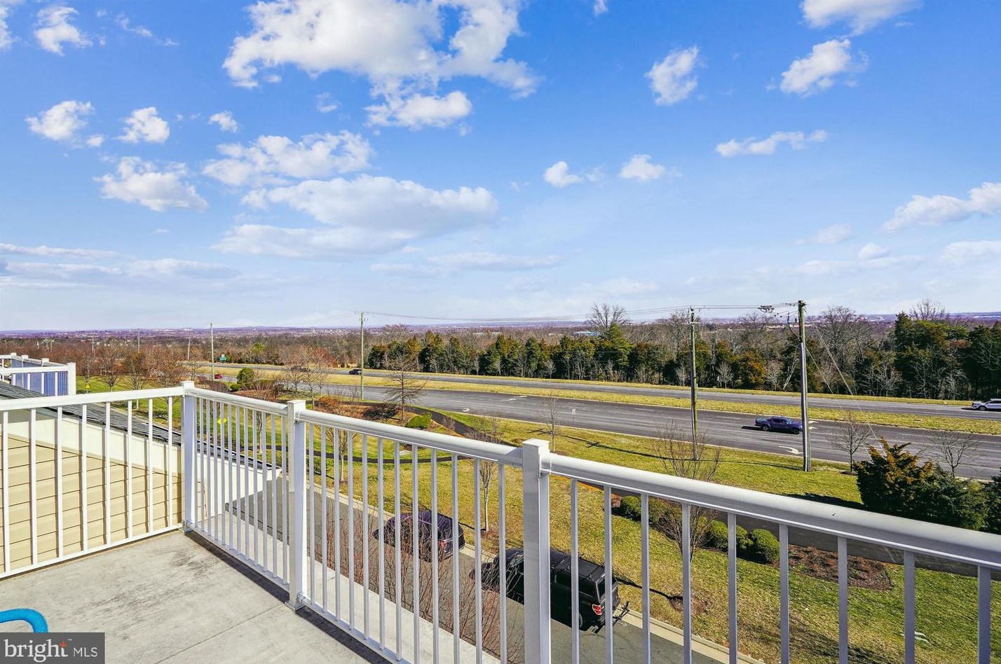 21176 Belmont View Ter, Ashburn VA  20148-4470 exterior