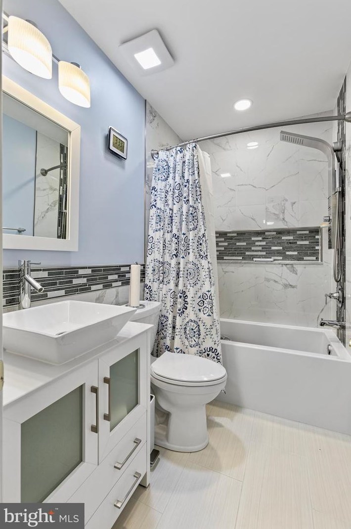 46554 Cedarhurst Dr, Dulles VA  20165-6484 exterior