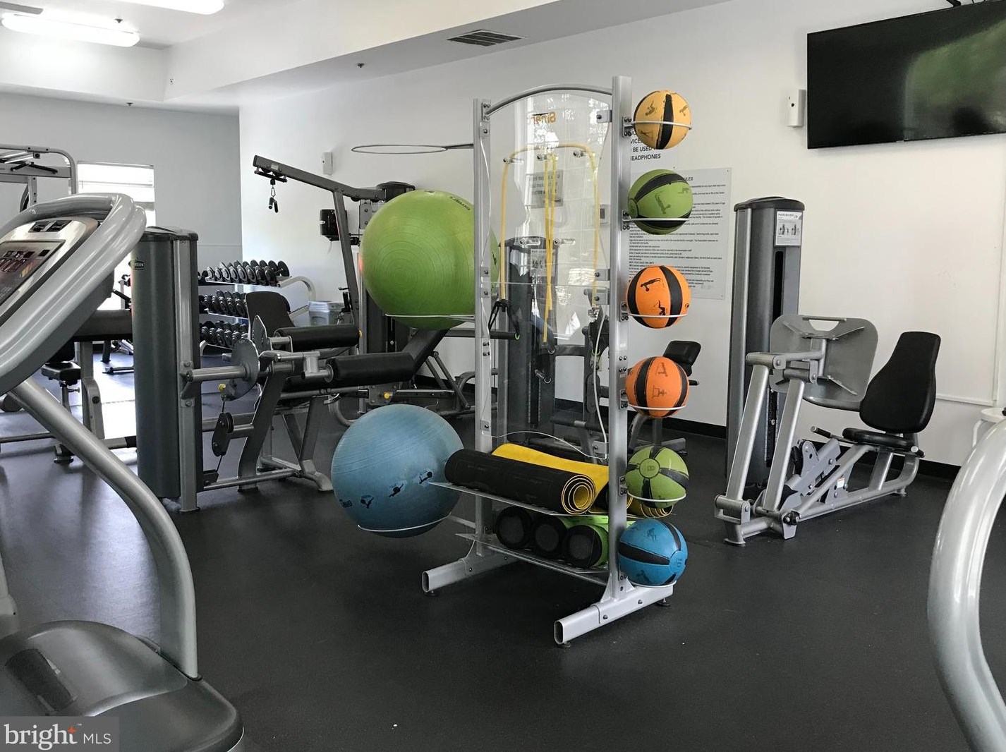 46494 Cedarhurst Dr, Sterling VA  20165-6485 exterior