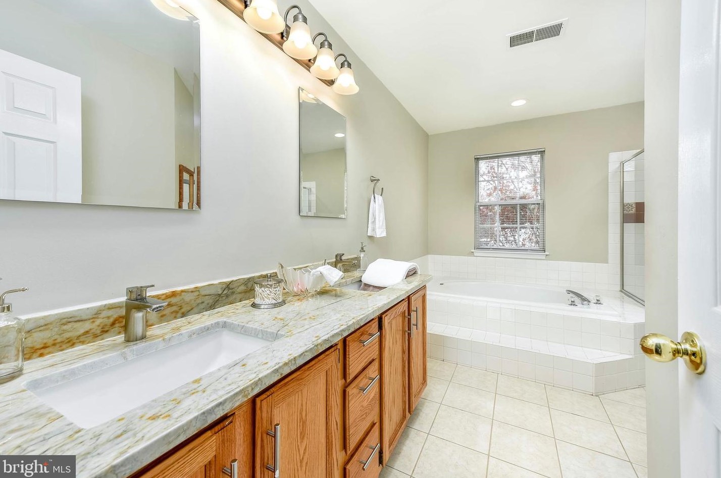 46494 Cedarhurst Dr, Sterling VA  20165-6485 exterior