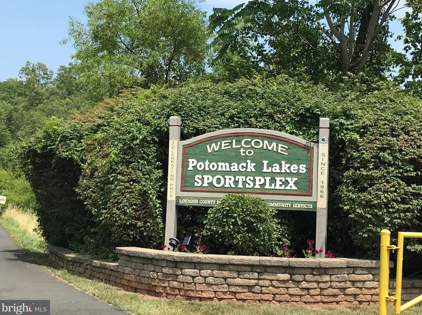 46494 Cedarhurst Dr, Sterling VA  20165-6485 exterior