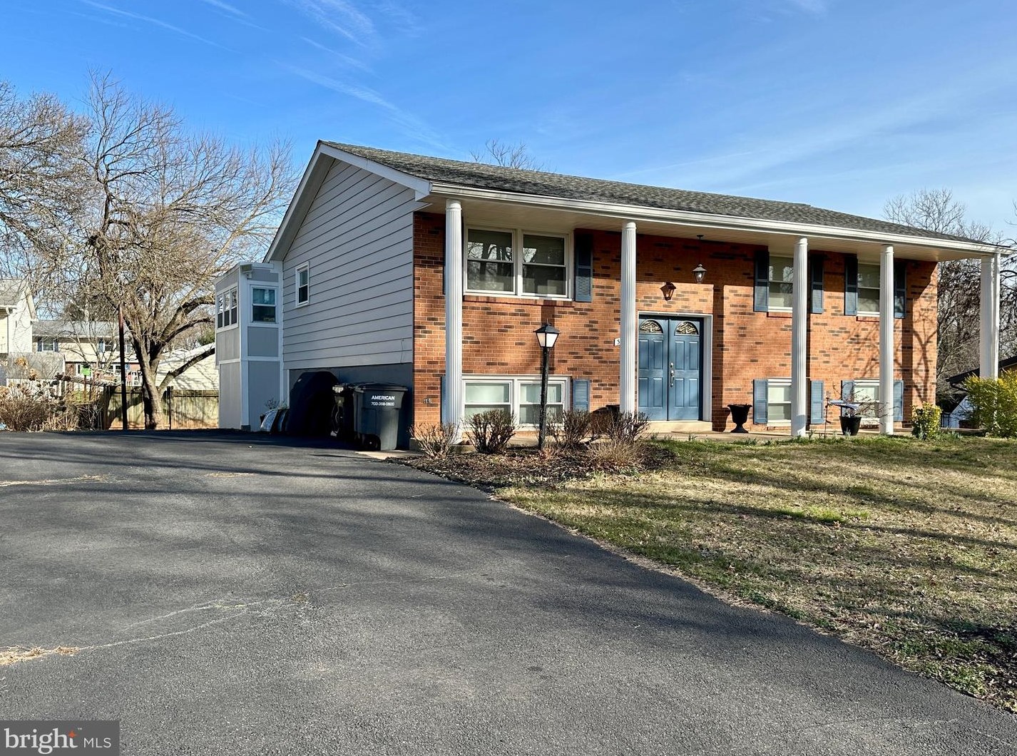 306 Dupont St, Dulles, VA 20164-2221