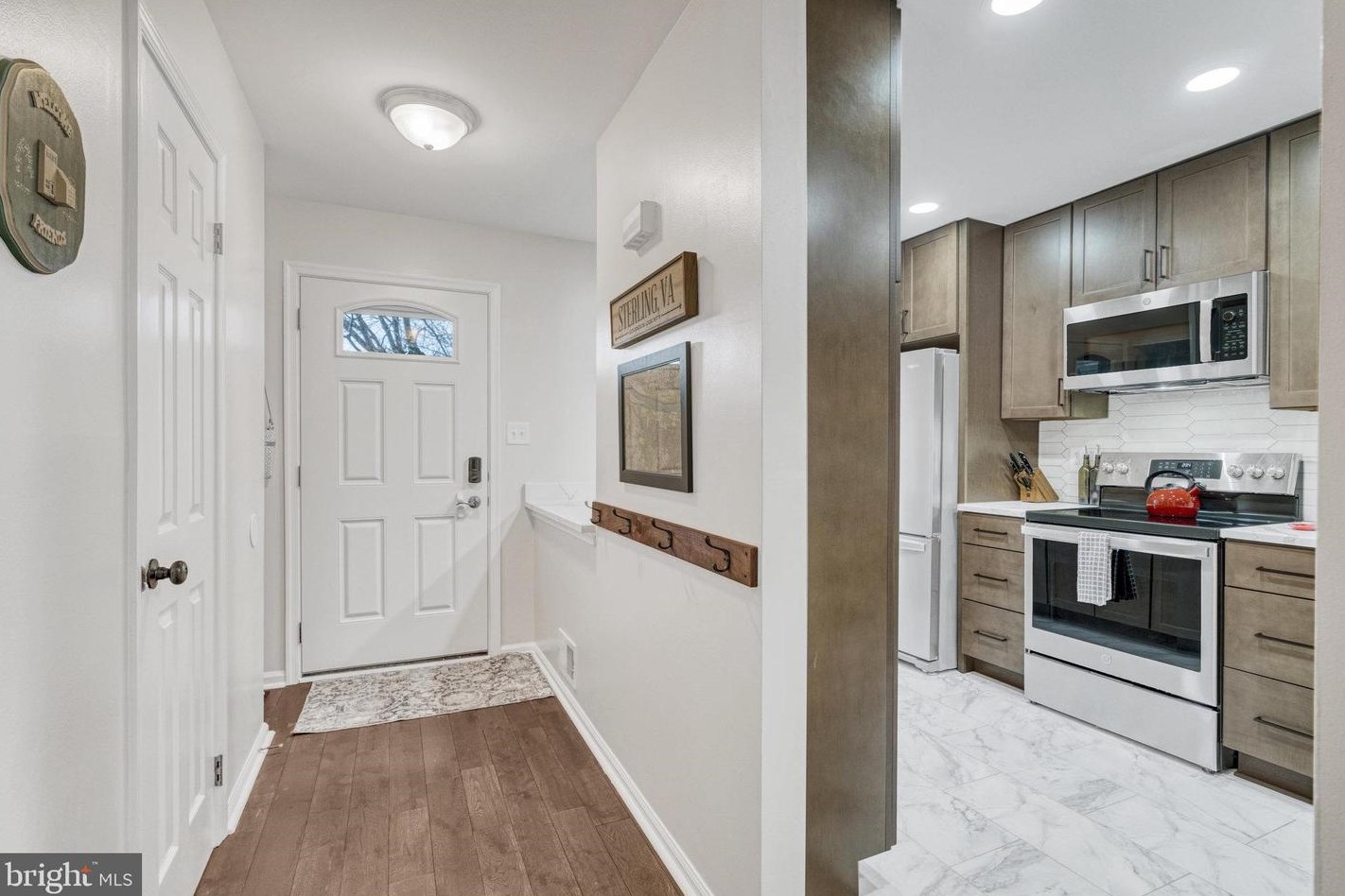 15 Darian Ct, Dulles, VA 20165-5793