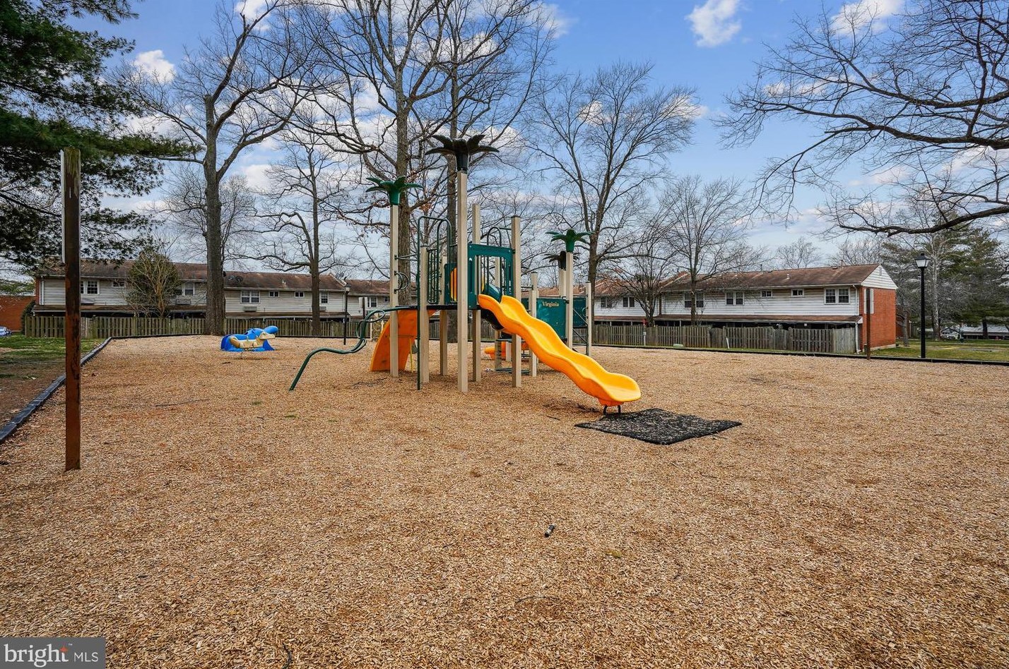 303 Dartmouth Dr, Dulles VA  20164-3105 exterior