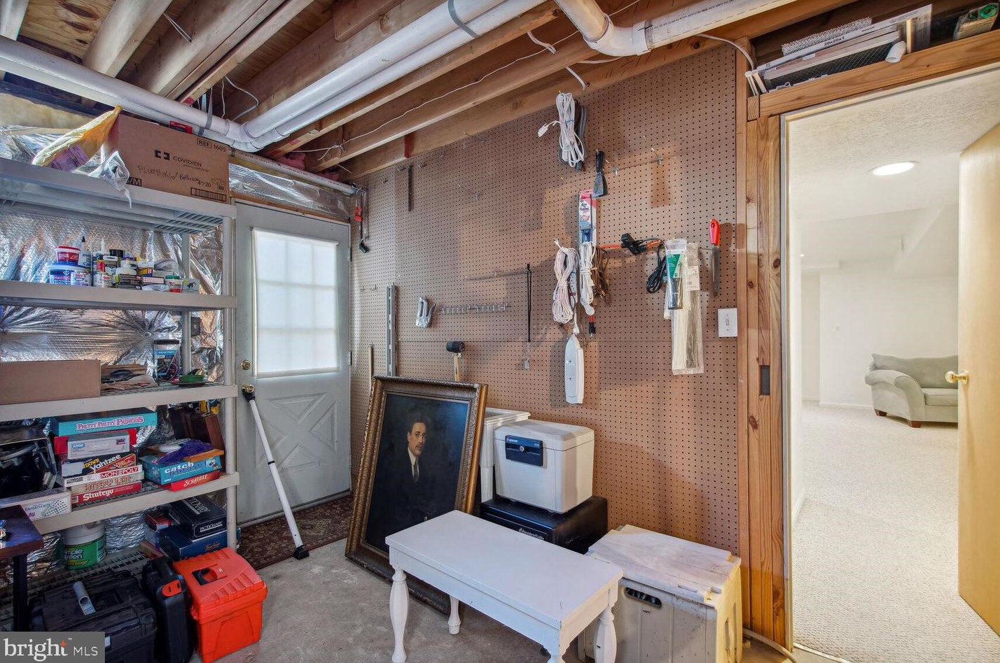 12 Lowery Ct, Dulles VA  20165-6204 exterior