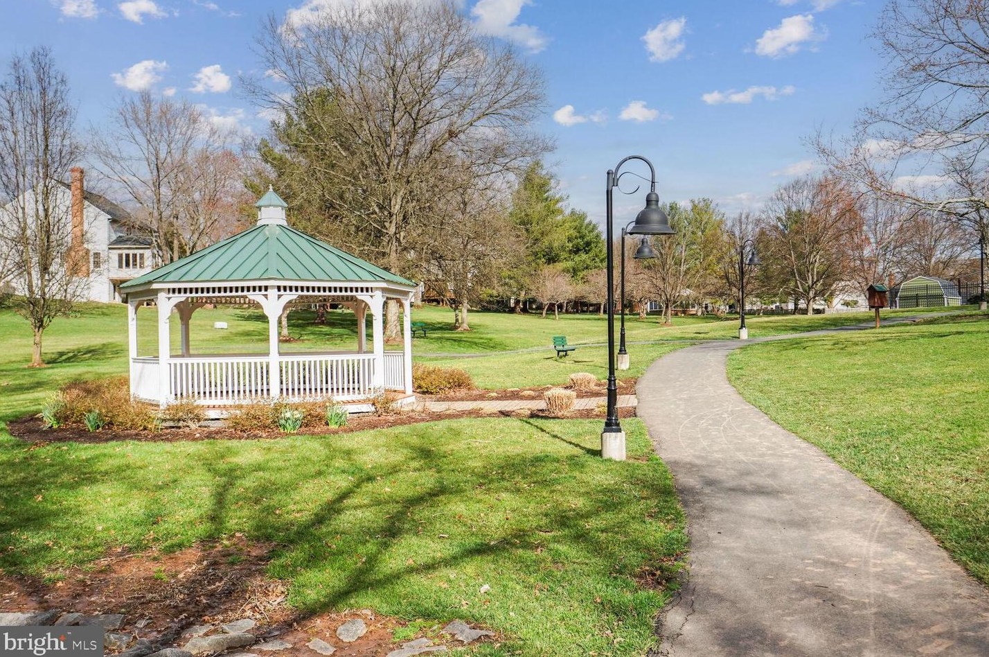 12 Lowery Ct, Dulles VA  20165-6204 exterior