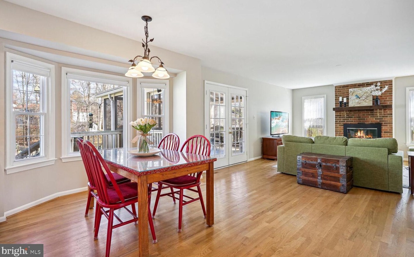 12 Lowery Ct, Dulles VA  20165-6204 exterior