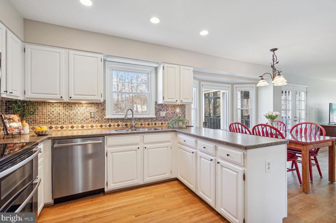 12 Lowery Ct, Dulles VA  20165-6204 exterior