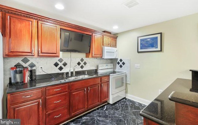 117 Alpine Dr, Leesburg VA  20175-6126 exterior