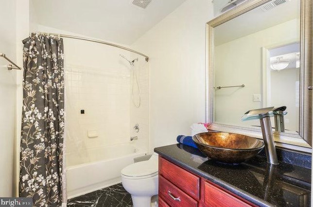 117 Alpine Dr, Leesburg VA  20175-6126 exterior