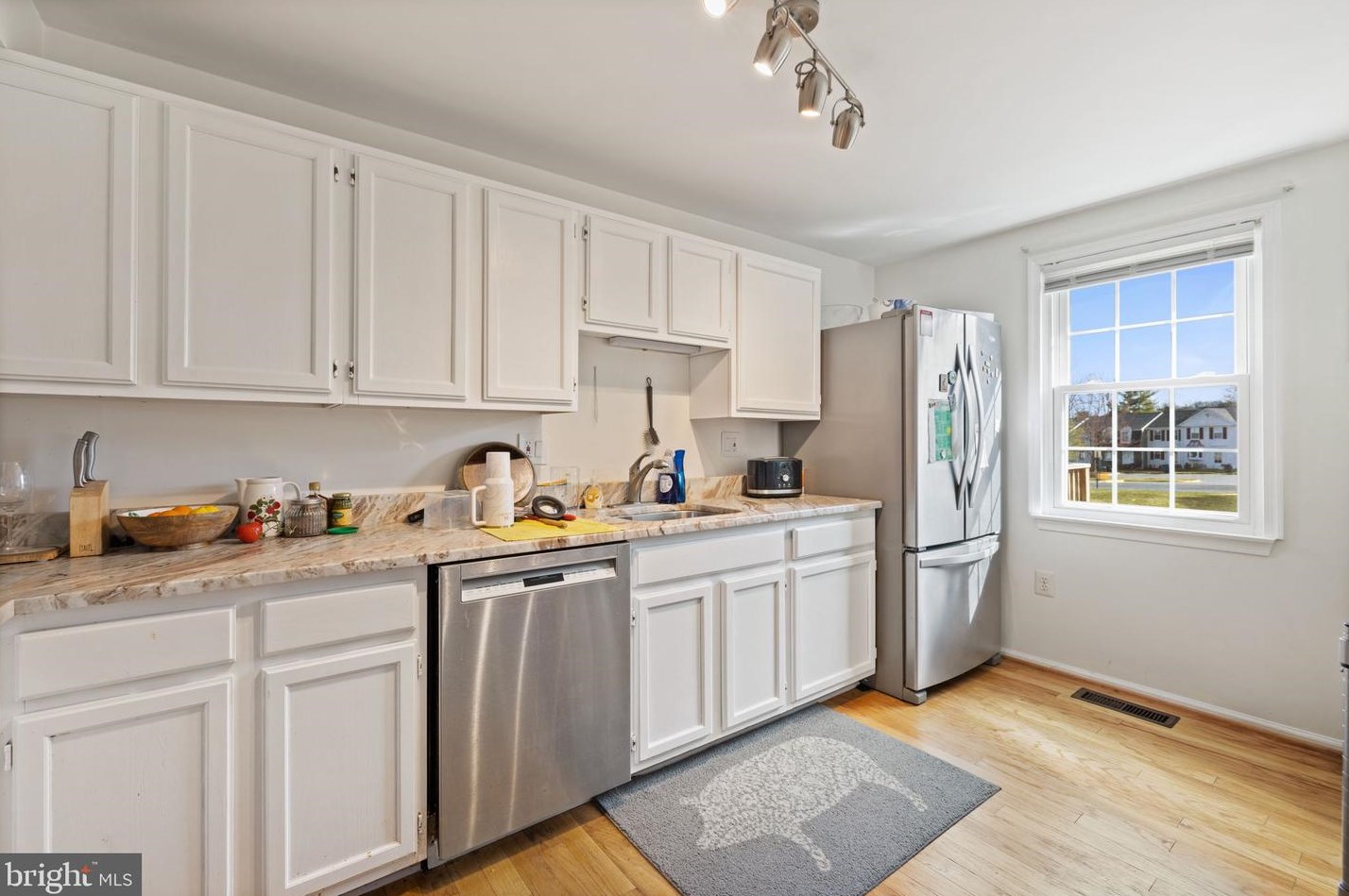 9 Devon Ct, Dulles, VA 20165