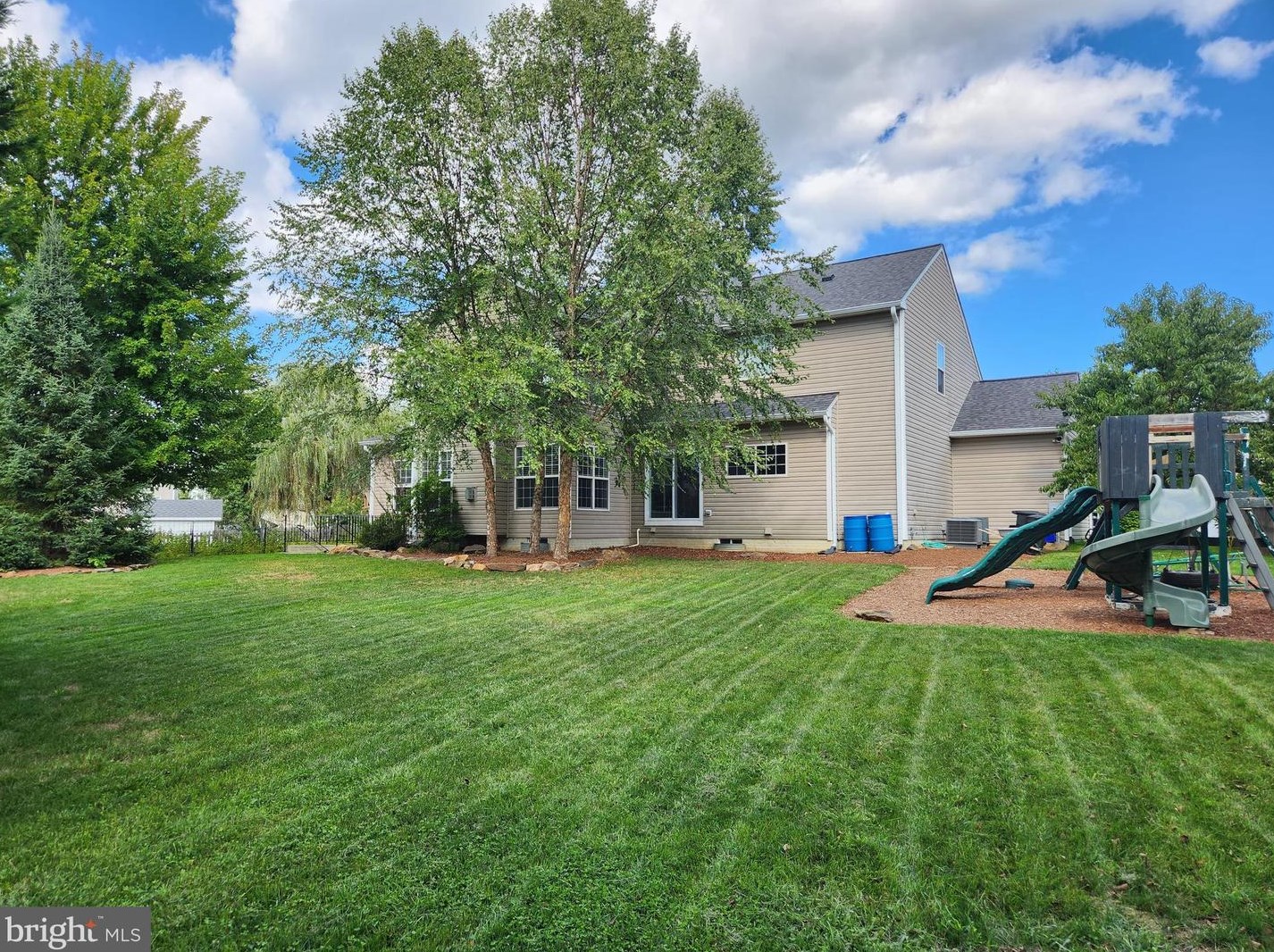 913 Strawberry Ct, Purcellville, VA 20132