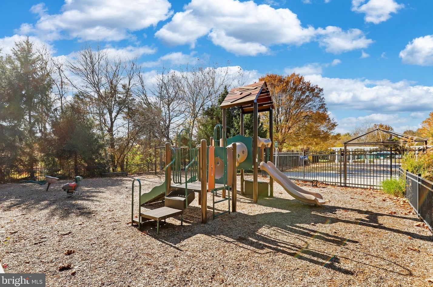 42669 Legacy Park Dr, Ashburn VA  20148-6959 exterior