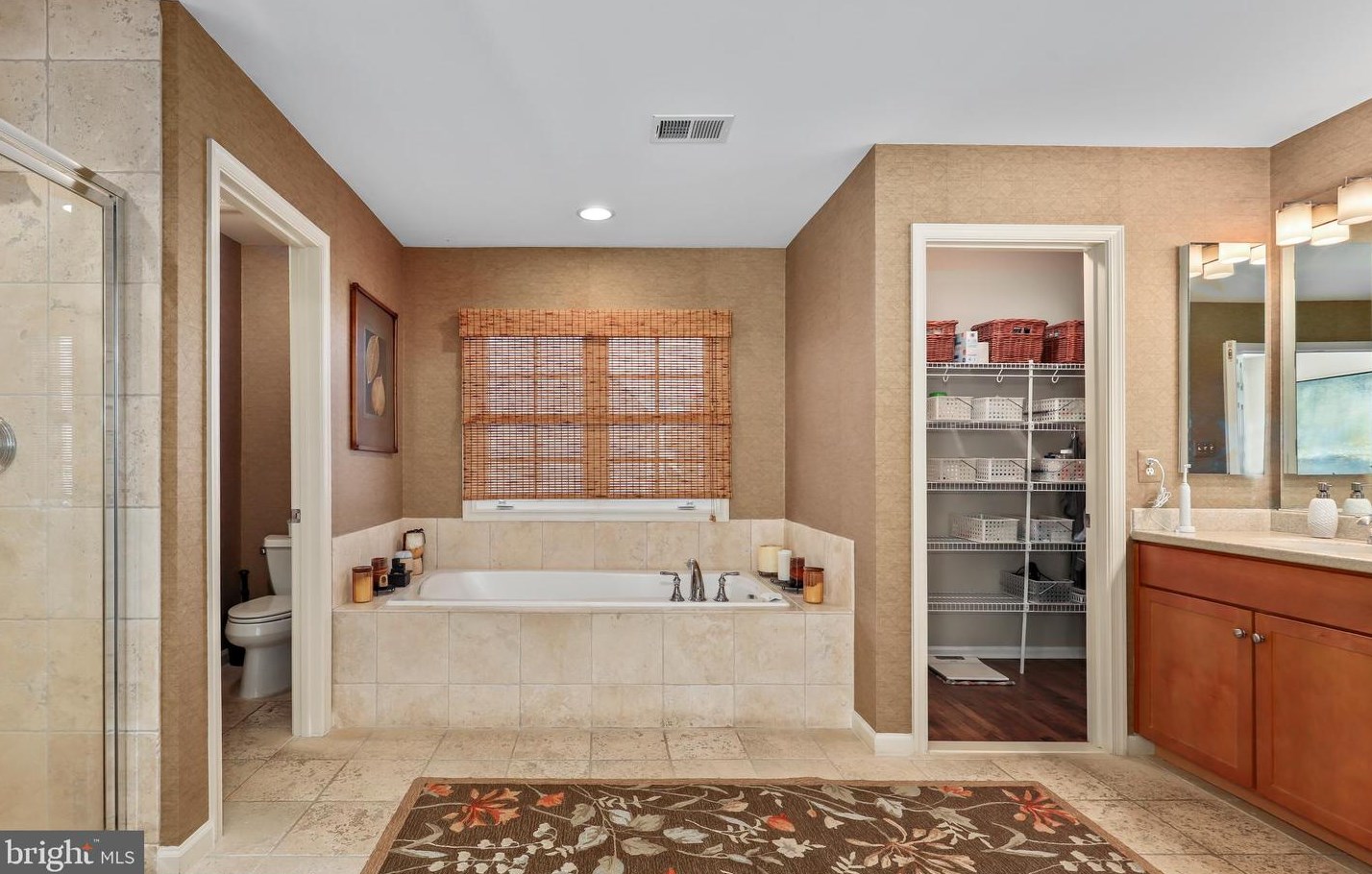 42669 Legacy Park Dr, Ashburn VA  20148-6959 exterior