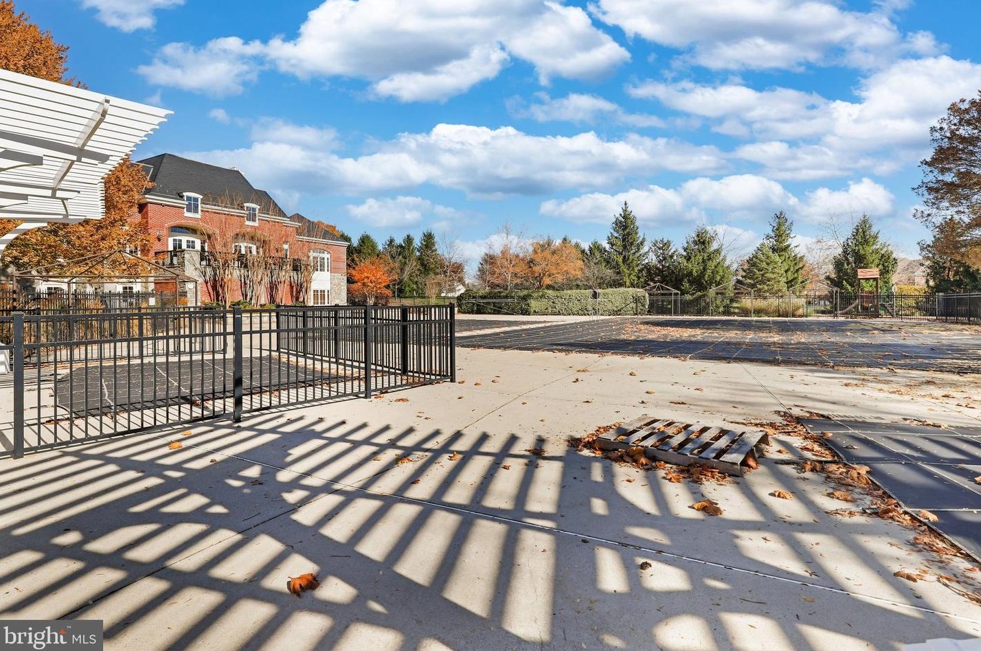 42669 Legacy Park Dr, Ashburn VA  20148-6959 exterior