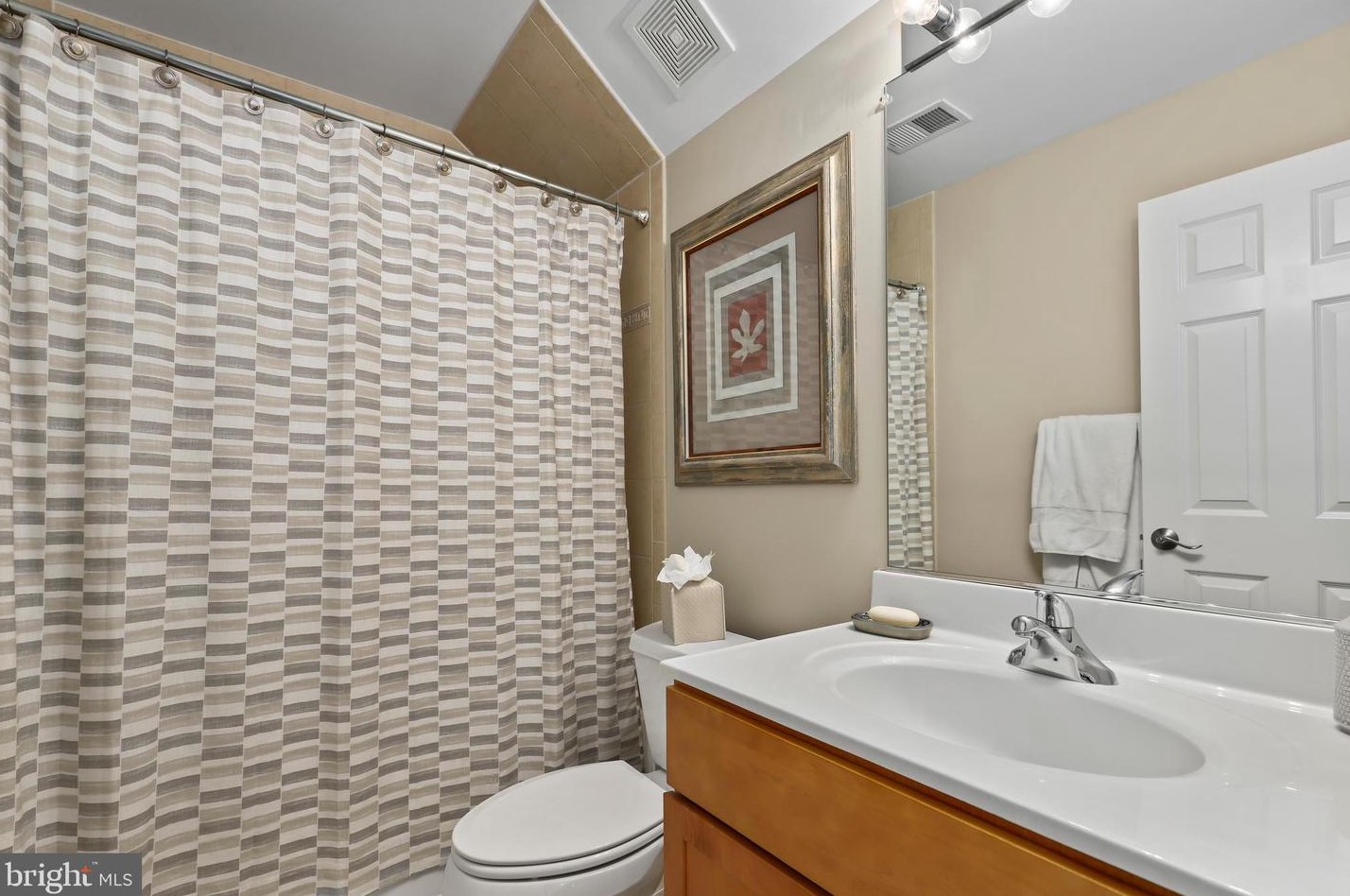 42669 Legacy Park Dr, Ashburn VA  20148-6959 exterior