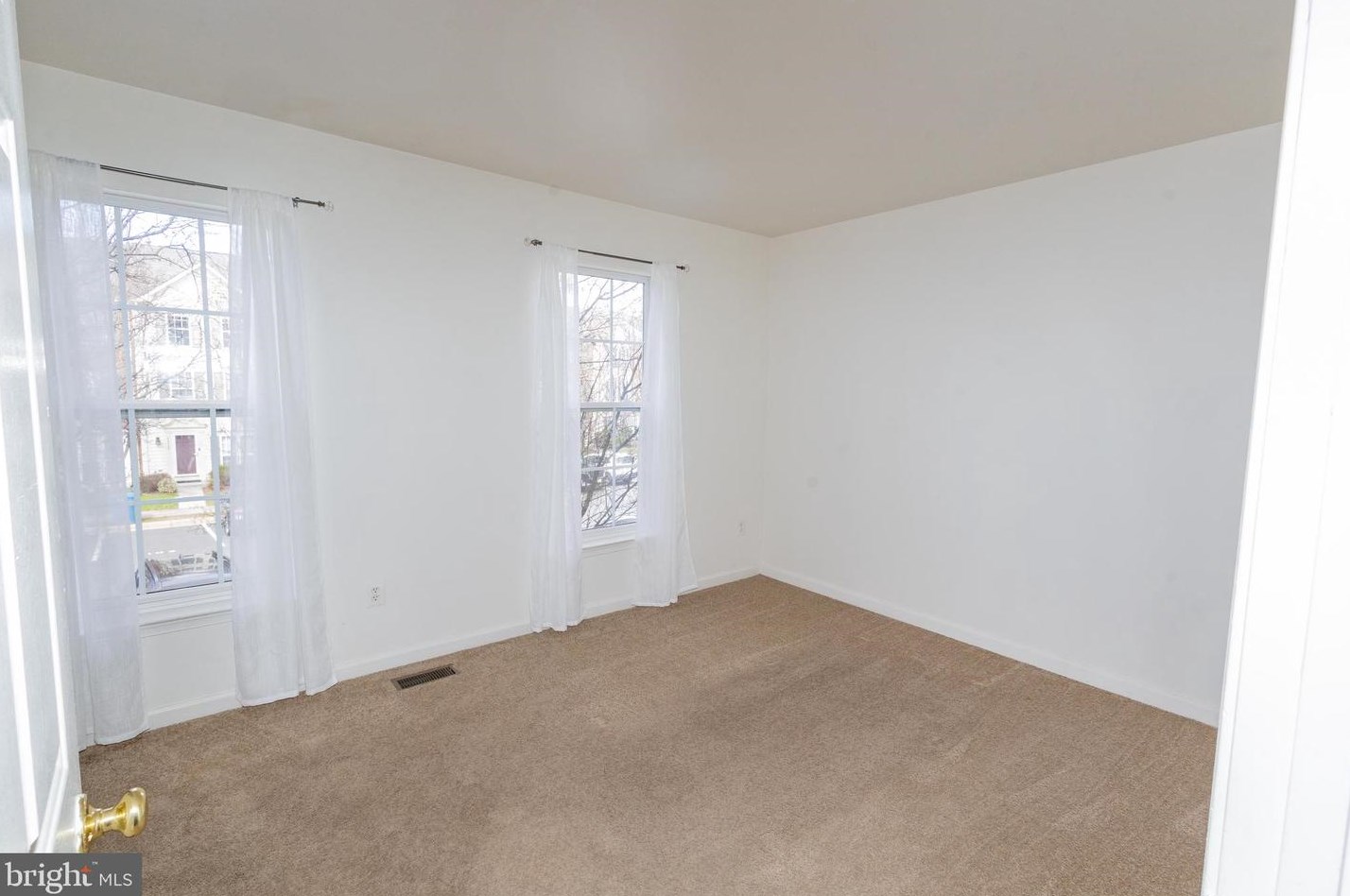 44469 Potter Ter, Ashburn VA  20147-7138 exterior