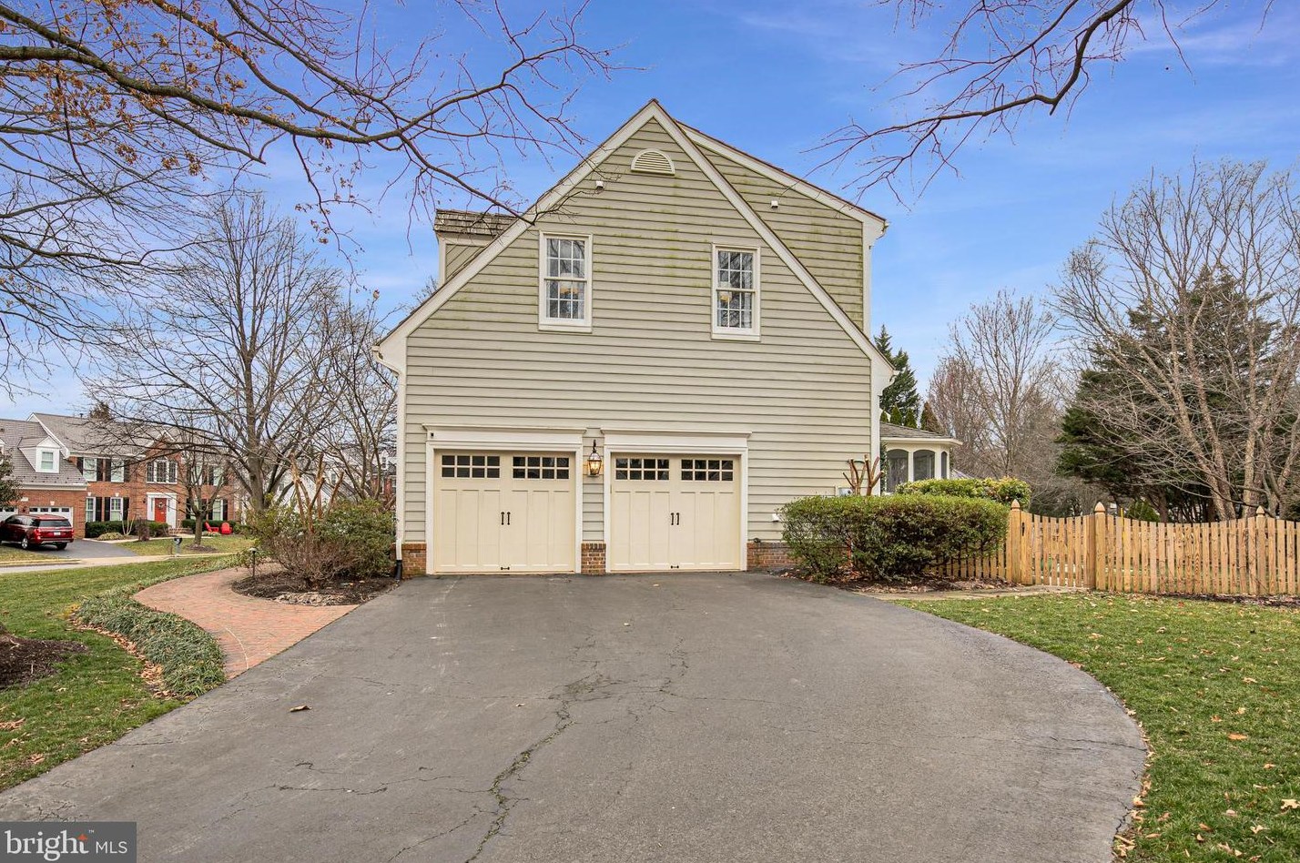 1401 Harle Pl, Leesburg VA  20175-5801 exterior