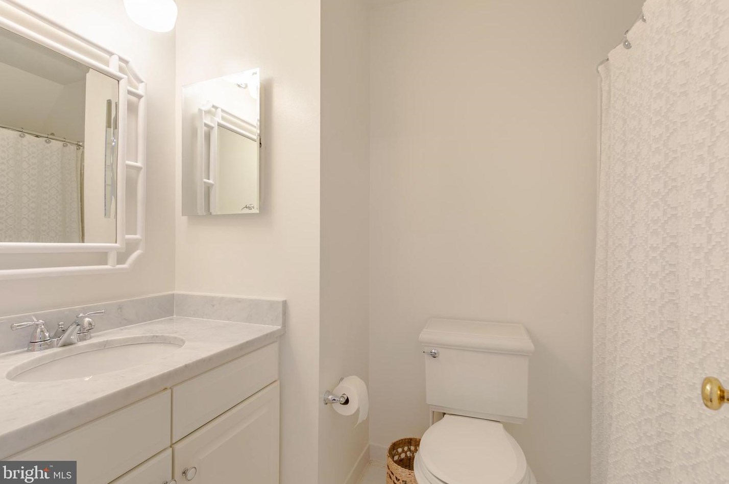 1401 Harle Pl, Leesburg VA  20175-5801 exterior