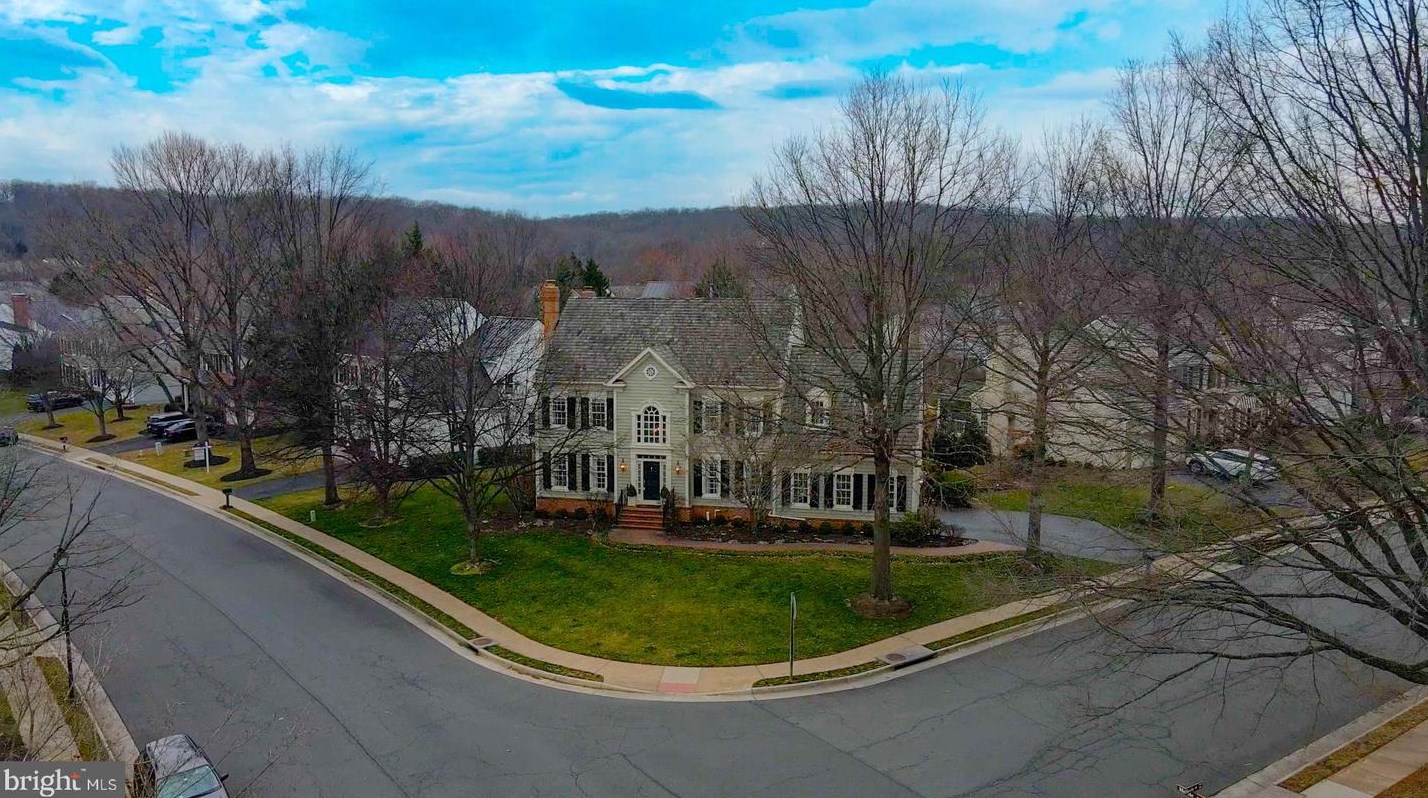 1401 Harle Pl, Leesburg VA  20175-5801 exterior