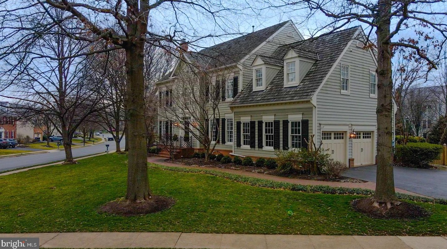 1401 Harle Pl, Leesburg VA  20175-5801 exterior