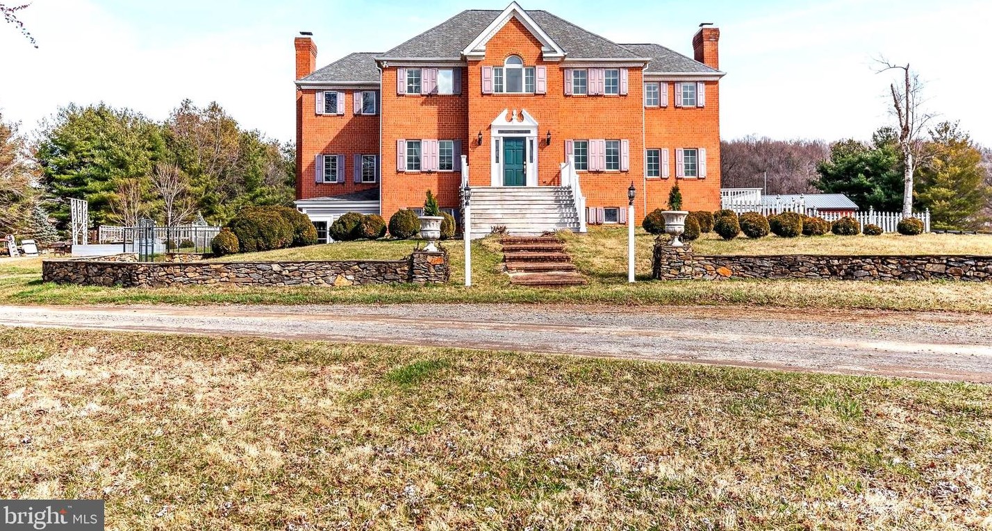 14358 Loyalty Rd, Leesburg, VA 20176-6136