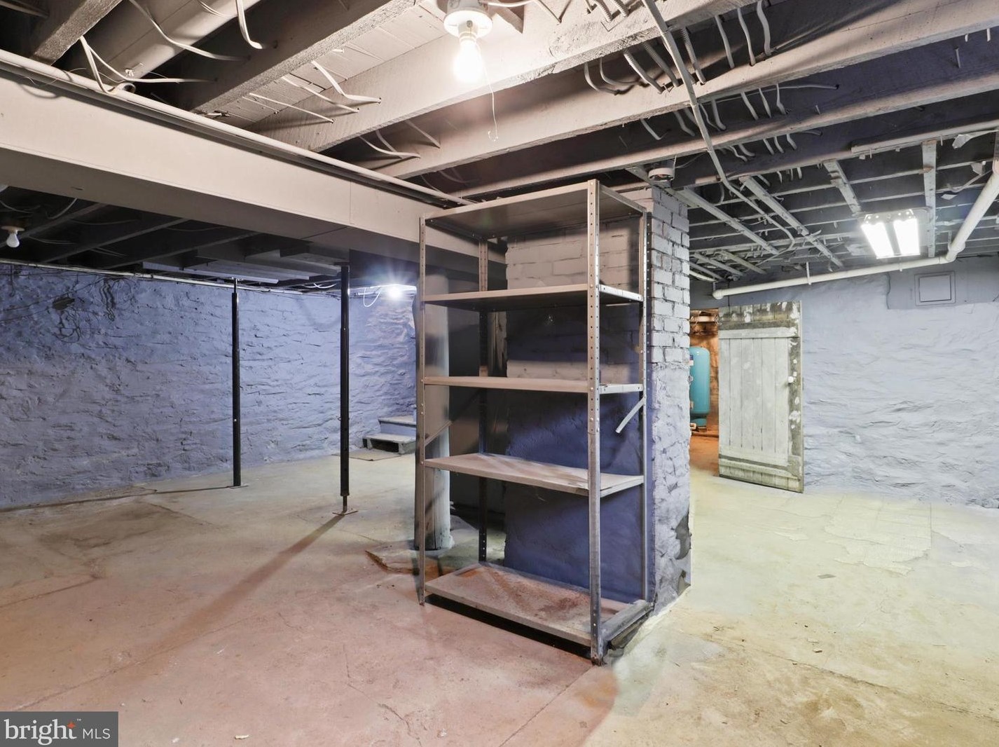 13188 Loyalty Rd, Leesburg VA  20176-6112 exterior