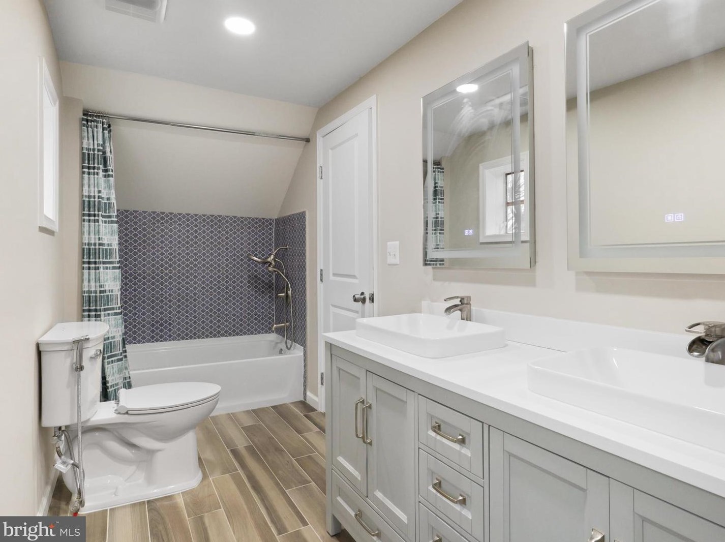 13188 Loyalty Rd, Leesburg VA  20176-6112 exterior