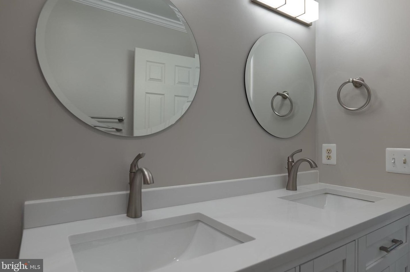 43832 Robindale Ct, Ashburn VA  20147-2379 exterior