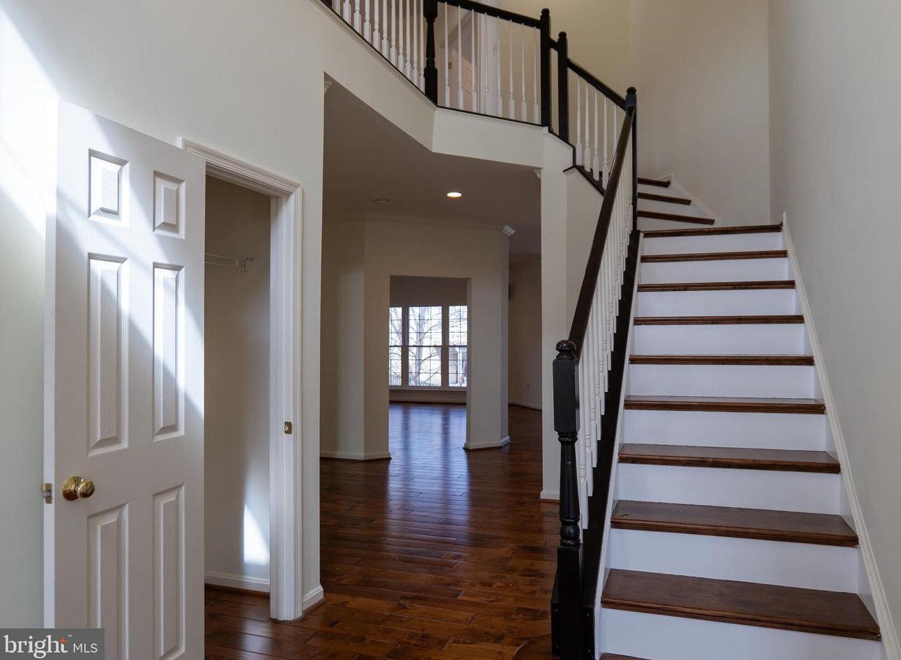 43832 Robindale Ct, Ashburn VA  20147-2379 exterior