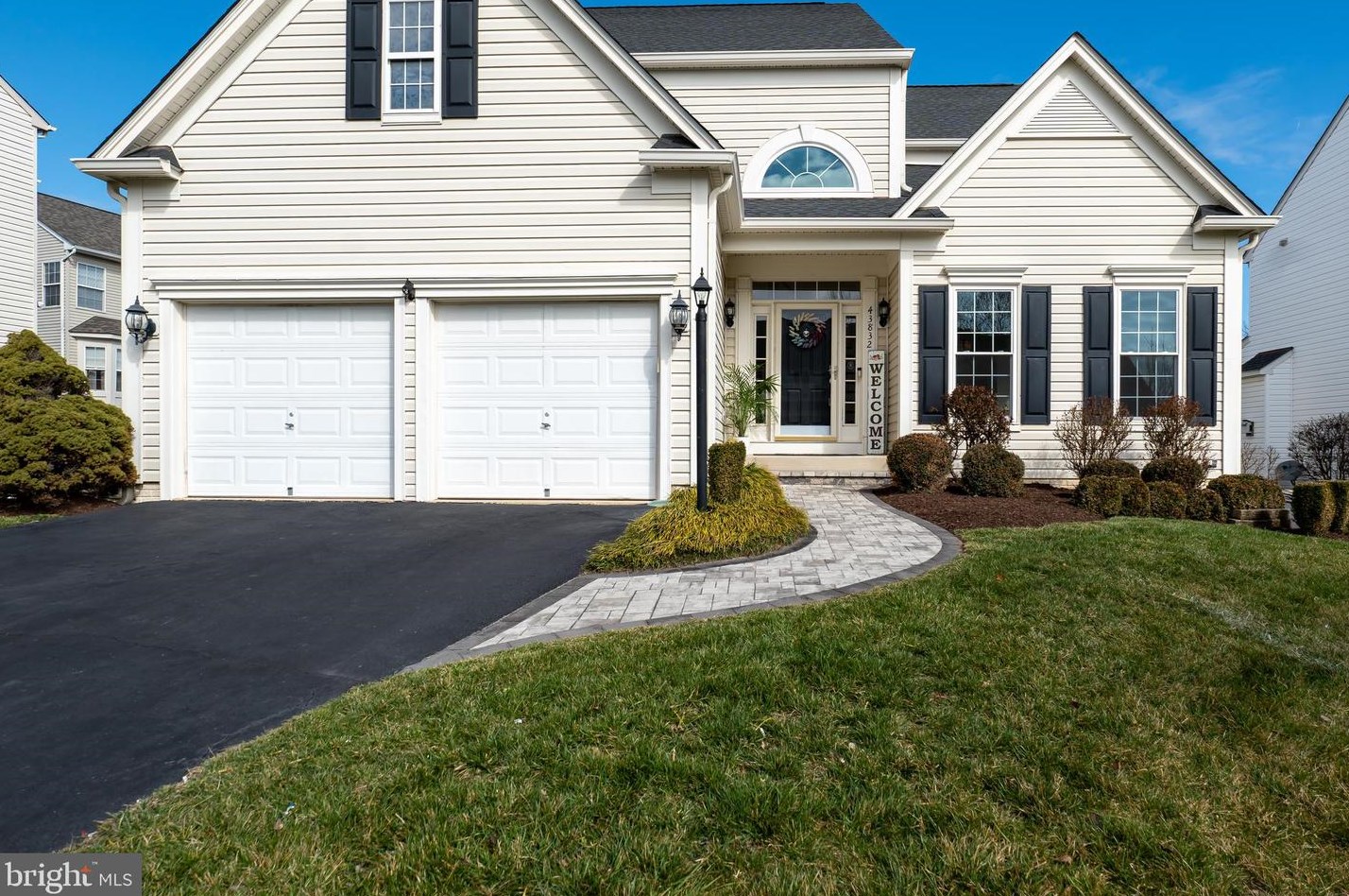 43832 Robindale Ct, Ashburn VA  20147-2379 exterior