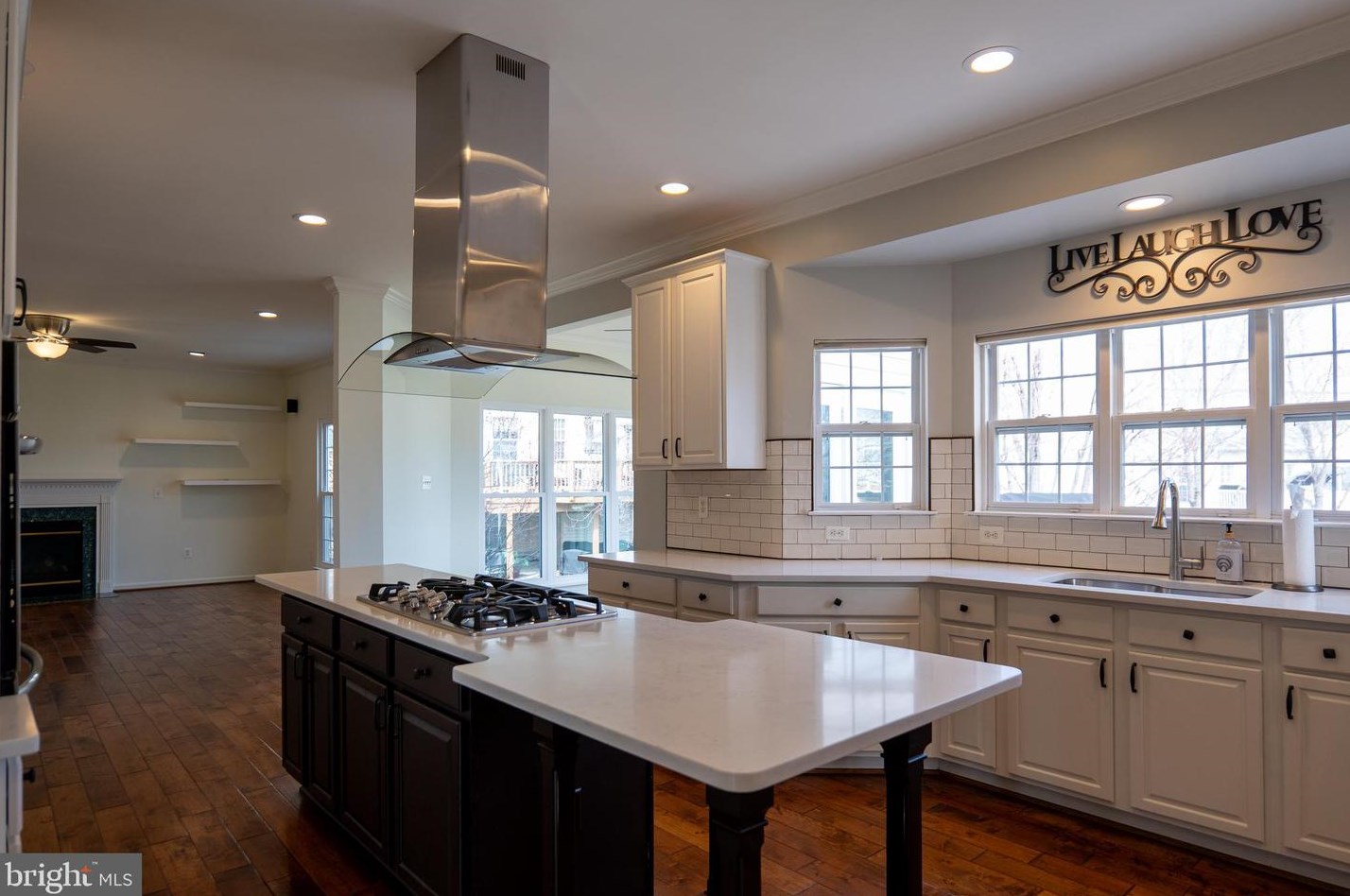 43832 Robindale Ct, Ashburn VA  20147-2379 exterior