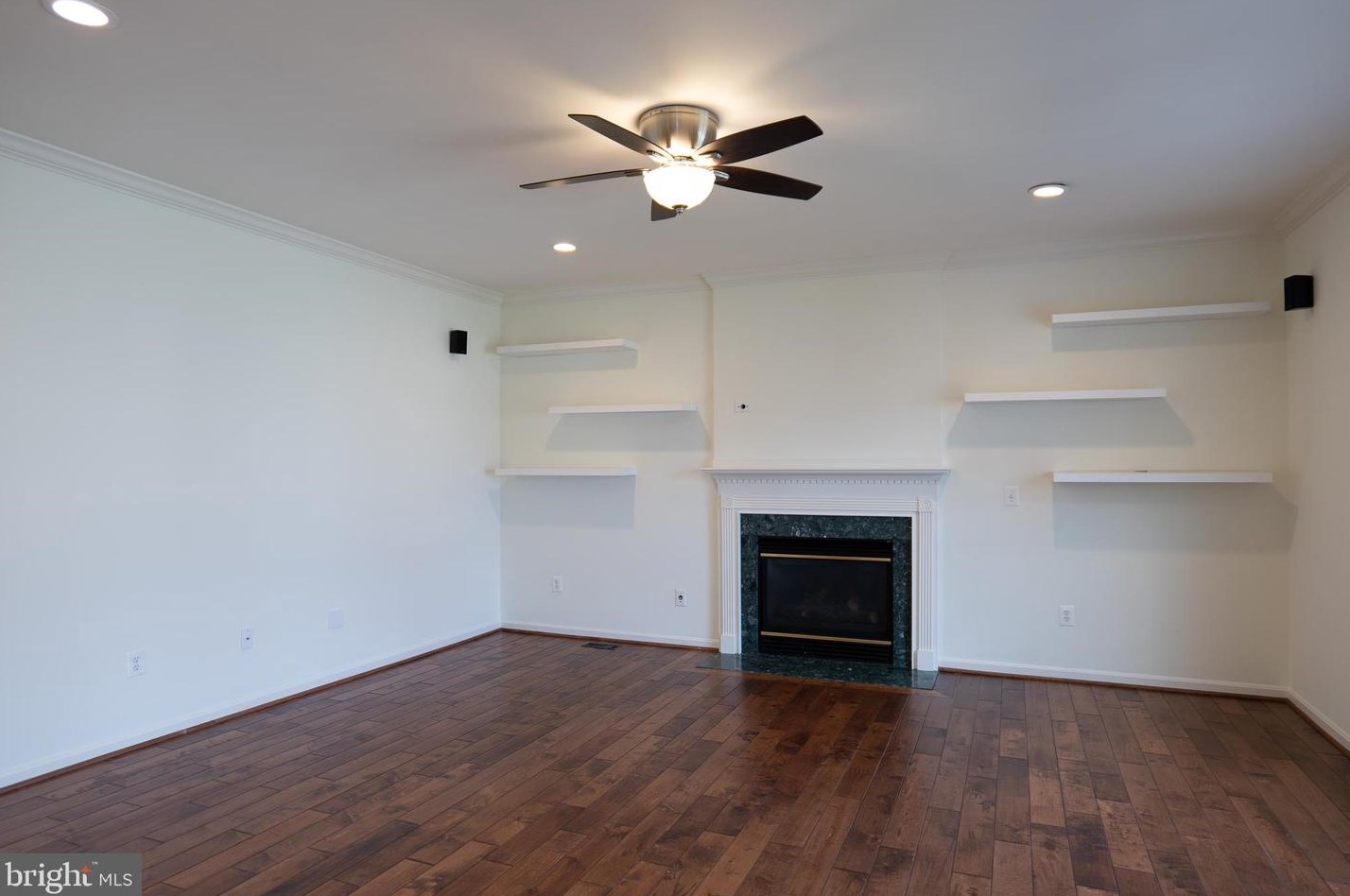 43832 Robindale Ct, Ashburn VA  20147-2379 exterior