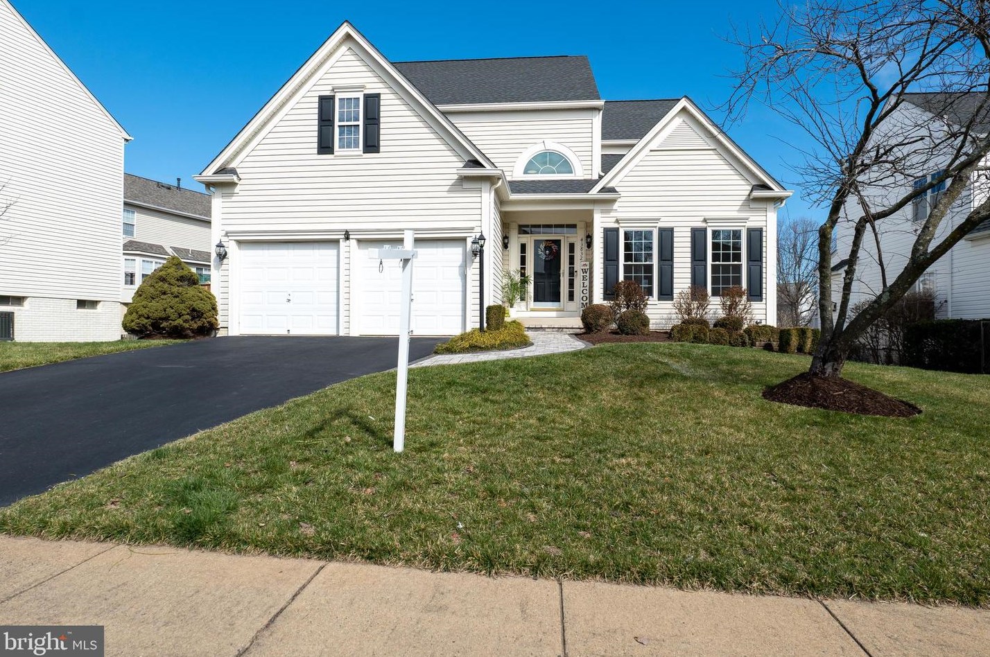 43832 Robindale Ct, Ashburn, VA 20147-2379