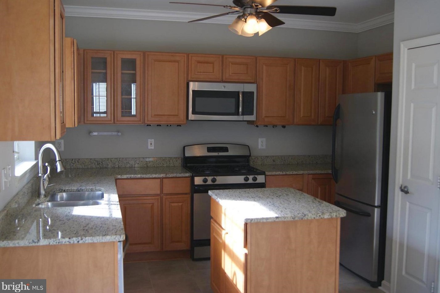 25440 Indian Hill Cir, Fairfax, VA 20152