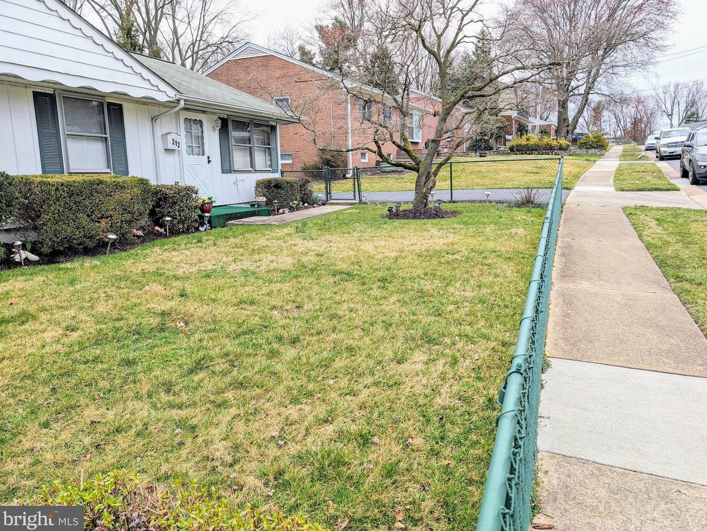 312 Valley View Ave, Leesburg, VA 20175-3527