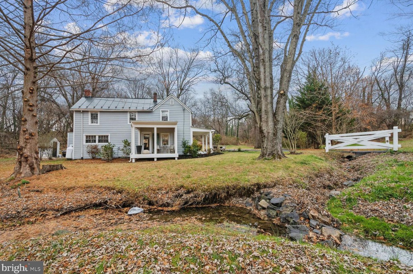 102 Rogers St, Hamilton, VA 20158-9701