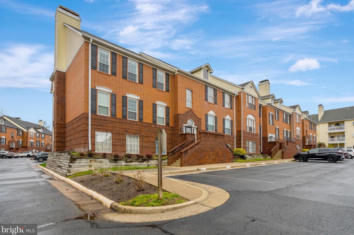 668 Gateway Dr Se #403, Leesburg, VA 20175