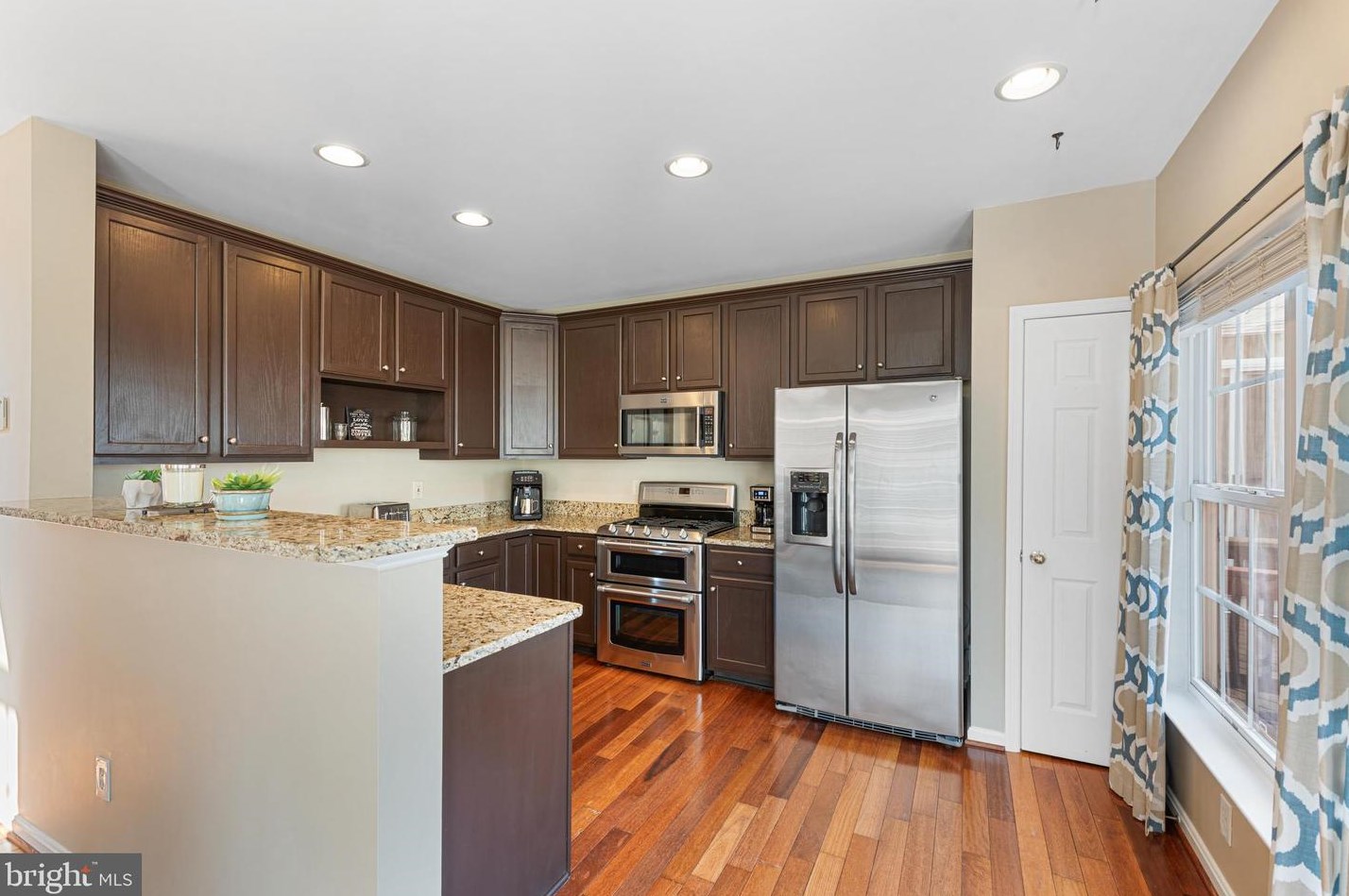 42698 Latrobe St, Fairfax VA  20152-3944 exterior