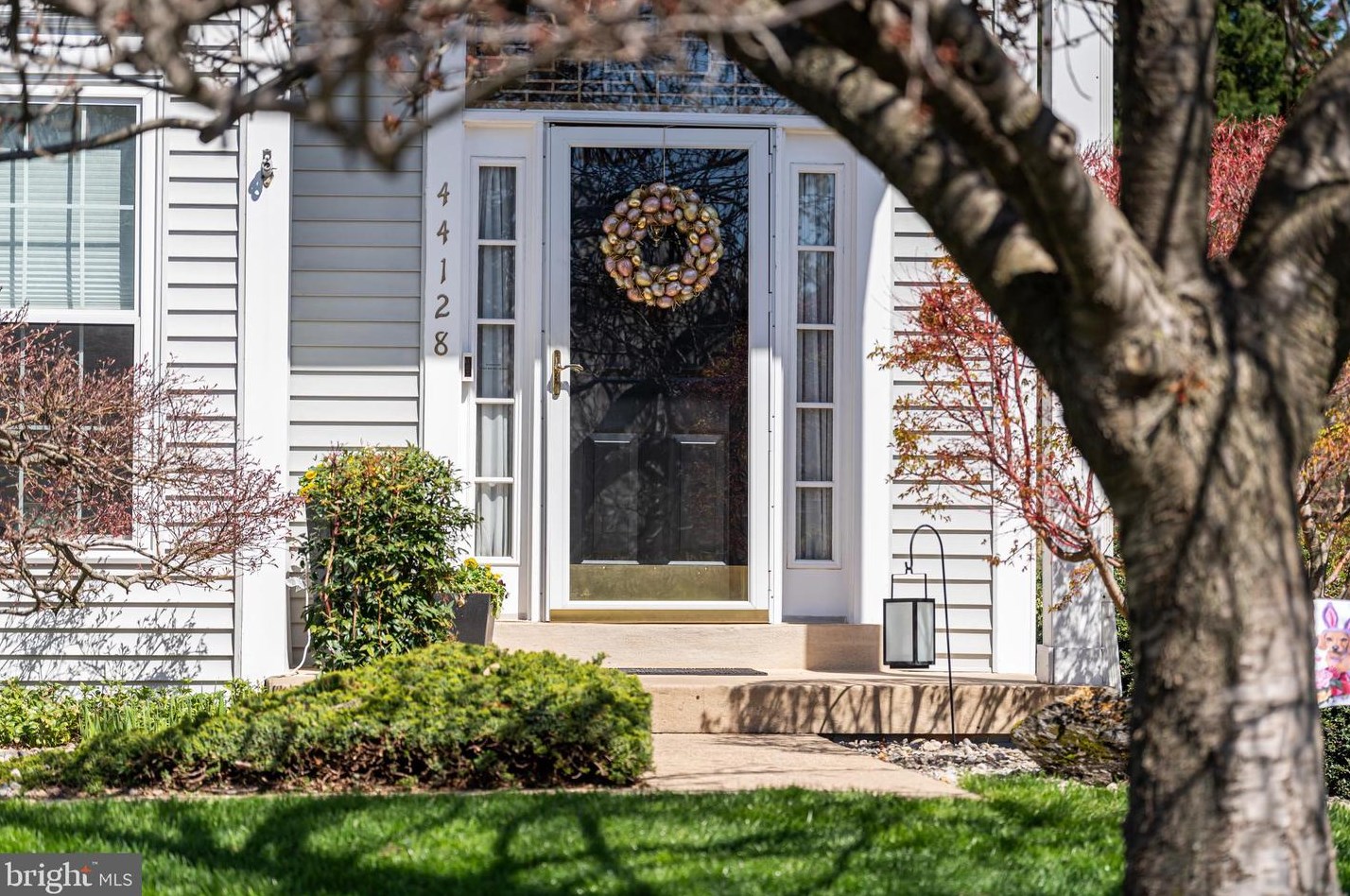 44128 Merrywood Ct, Ashburn, VA 20147-4878