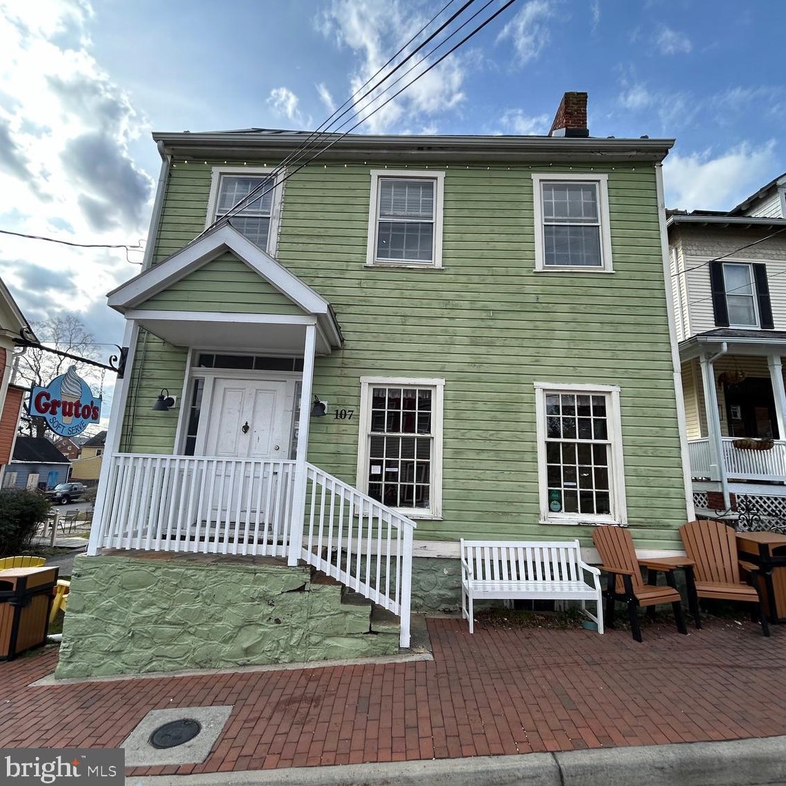 107 S King St, Leesburg, VA 20175